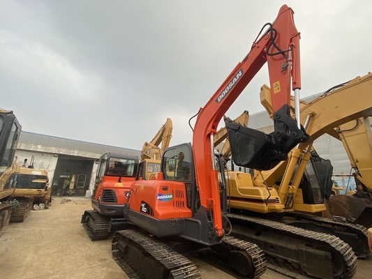 6 tấn nguyên bản sử dụng Doosan DX60 Excavator Crawler với công suất động cơ 39,7KW và dung lượng xô 0,21m3