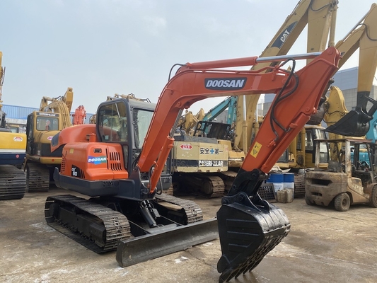 6 tấn nguyên bản sử dụng Doosan DX60 Excavator Crawler với công suất động cơ 39,7KW và dung lượng xô 0,21m3