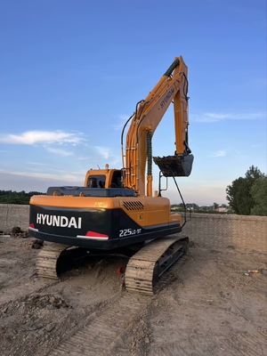22 tấn tay hai Hyundai R225 Crawler Excavator sử dụng 112 kW động cơ sức mạnh và 1,05 M3 dung lượng xô