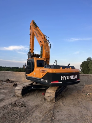 22 tấn tay hai Hyundai R225 Crawler Excavator sử dụng 112 kW động cơ sức mạnh và 1,05 M3 dung lượng xô